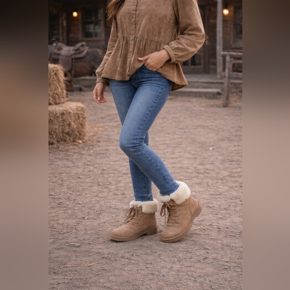 NWT.UGG WEYLYN LACE-UP CHESTNUT SUEDE SHEEPSKIN CUFF ANKLE BOOT SHOE SIZE 8